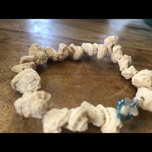 Sea shell bracelet - Picture 3 of 3